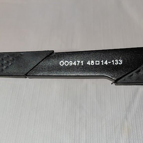 OAKLEY AIR FORCE - WRAP AROUNDS- BRAND NEW- REG $175! - Picture 3 of 5